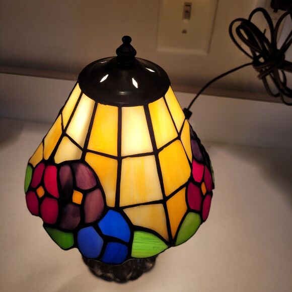 Vtg Tiffany Style Stained Glass Floral Mosaic Table Lamp Metal base 11.5" tall - Picture 3 of 12